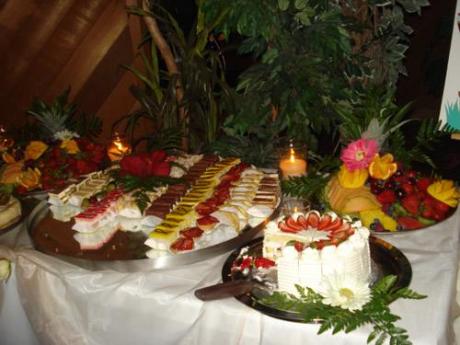 dekoriranje stola s kolačima-3
